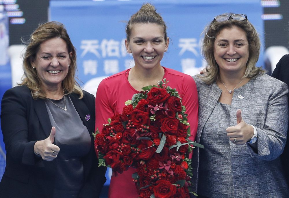 Halep - Wozniacki la Singapore | Venus a invins-o pe Ostapenko in decisiv! Pliskova a 'demolat-o' pe Muguruza in 2 seturi_1