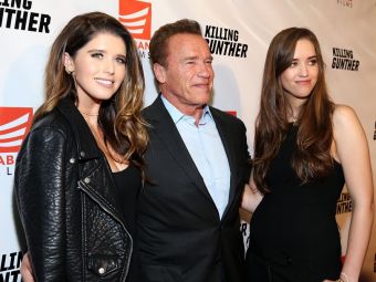 
	Aparitie &quot;WOW&quot; a lui Arnold Schwarzenegger alaturi de fiicele sale de 26 si 27 de ani. Cum arata Katherine si Christina: FOTO
