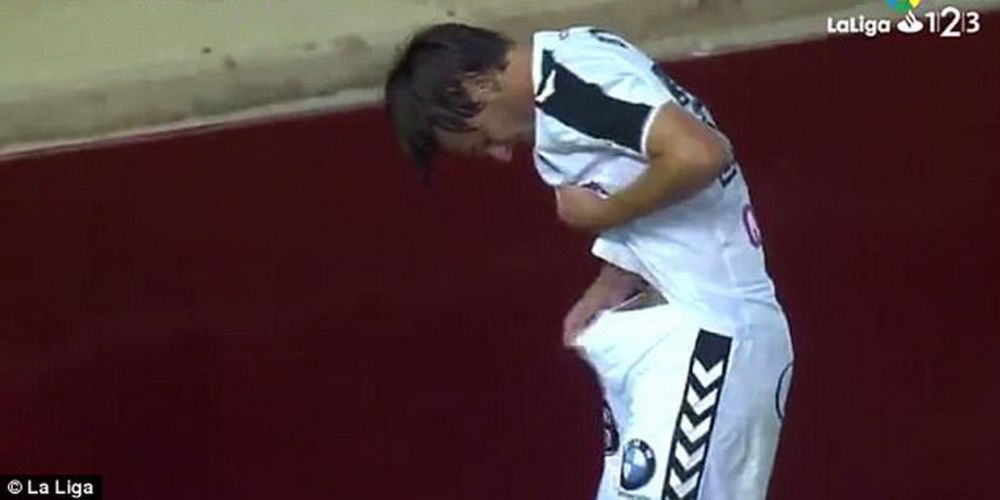 Nu e gluma! Un jucator de la Albacete s-a ales cu 10 COPCI in penis in urma unui duel cu un coechipier. FOTO_5