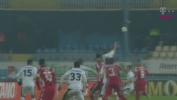 
	Golubovic, gest incredibil in meciul cu Dinamo! Explicatiile sunt pe masura: &quot;Nu am lovit mingea cu mana, mingea m-a lovit pe mine!&quot;
