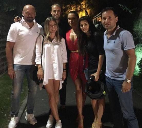 Simona Halep petrece in vacanta alaturi de un fost mare fotbalist! Nu e Victoras Iacob! :) FOTO_3
