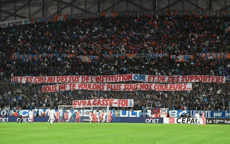 "Evra, CARA-TE!" Fanii lui Marseille, nemilosi cu Evra, dupa ce a lovit un fan! Ce banner i-au dedicat. FOTO_1