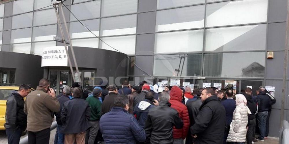 Nebunie la Craiova inainte de inaugurarea stadionului de 60 de milioane de euro! Cozi uriase la casele de bilete: FOTO_1