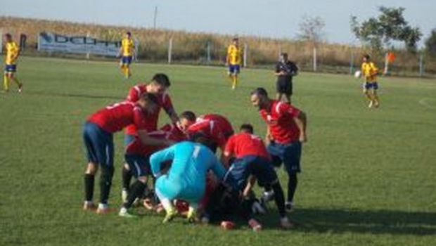 
	Sanctiuni record in fotbalul romanesc: doi fotbalisti, suspendati cate UN AN; un oficial a primit un an si jumatate pentru ca a batut arbitrul
