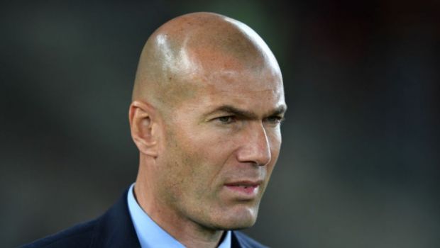 
	Zidane raspunde criticilor adresate dupa meciul cu Al-Jazira: &quot;Il voi apara pe Benzema pana la moarte, este unul dintre cei mai buni din echipa!&quot; 
