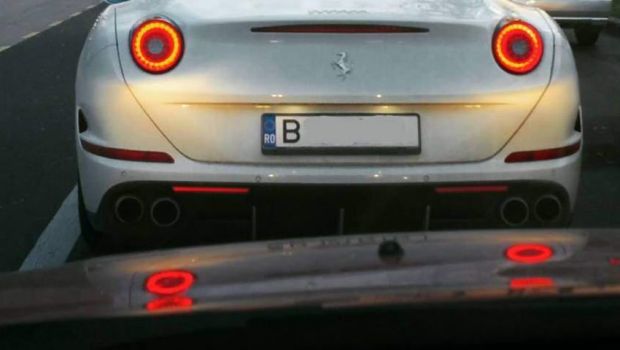
	Imaginea s-a viralizat rapid! Cum a fost surprins soferul unui Ferrari din Bucuresti in plina iarna. FOTO
