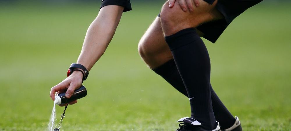 Un brazilian a dat FIFA in judecata pentru folosirea sprayurilor cu spuma si cere o suma astronomica drept despagubiri FIFA