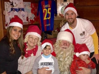 
	Seara in care Messi i-a facut un cadou lui Mos Craciun :) Ce i-a inmanat starul Barcelonei Mosului: FOTO
