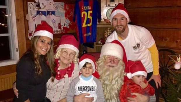 
	Seara in care Messi i-a facut un cadou lui Mos Craciun :) Ce i-a inmanat starul Barcelonei Mosului: FOTO
