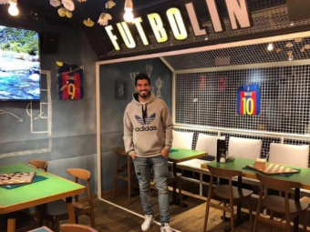 
	Messi si-a deschis restaurant la Barcelona si l-a invitat mai intai pe Suarez! Tricourile tripletei MSN, la loc de cinste! Cum arata localul: GALERIE FOTO
