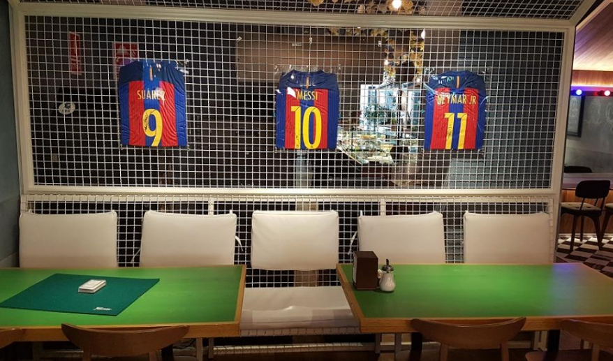 Messi si-a deschis restaurant la Barcelona si l-a invitat mai intai pe Suarez! Tricourile tripletei MSN, la loc de cinste! Cum arata localul: GALERIE FOTO_5