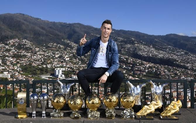 King of the world! Ronaldo si-a prezentat toate trofeele individuale: fotografie pentru istoria fotbalului | FOTO_2