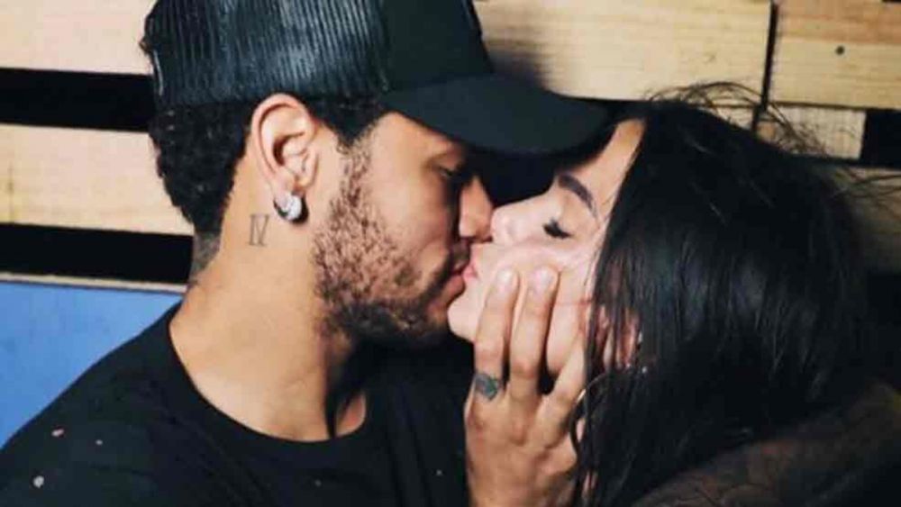 Neymar confirmat noua relatie cu un sarut pasional! Cum arata BOMBA SEXY din Brazilia cu care se iubeste starul lui PSG. FOTO_7