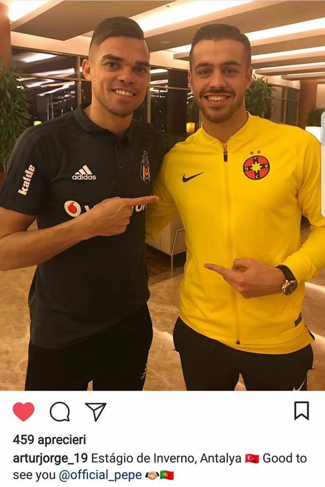Pepe s-a dus direct la un stelist in cantonamentul de la Antalya: "Ma bucur sa te vad!" Imaginea postata pe net cu fostul jucator de la Real Madrid_1