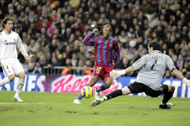 5 momente magice ale lui Ronaldinho la Barcelona. ZEUL fotbalului cu zambetul pe buze, onorat de clubul catalan dupa anuntul retragerii_2