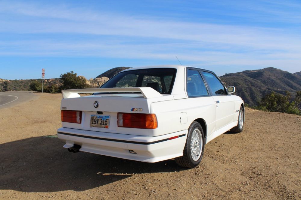 Cel mai scump "Ursulet" s-a vandut pentru o suma impresionanta! Cat a platit cumparatorul pe acest BMW M3 din '89_5