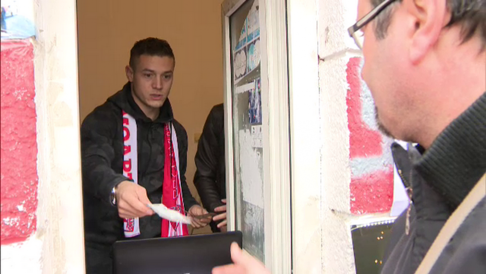 FOTO: Surpriza uriasa pentru fanii dinamovisti! Torje le-a dat bilete la partida cu Craiova: "Ne calificam impreuna in playoff!"_1