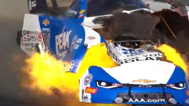 Masina s-a DEZINTEGRAT complet! Explozie incredibila la o cursa din SUA! Ce a facut soferul. VIDEO