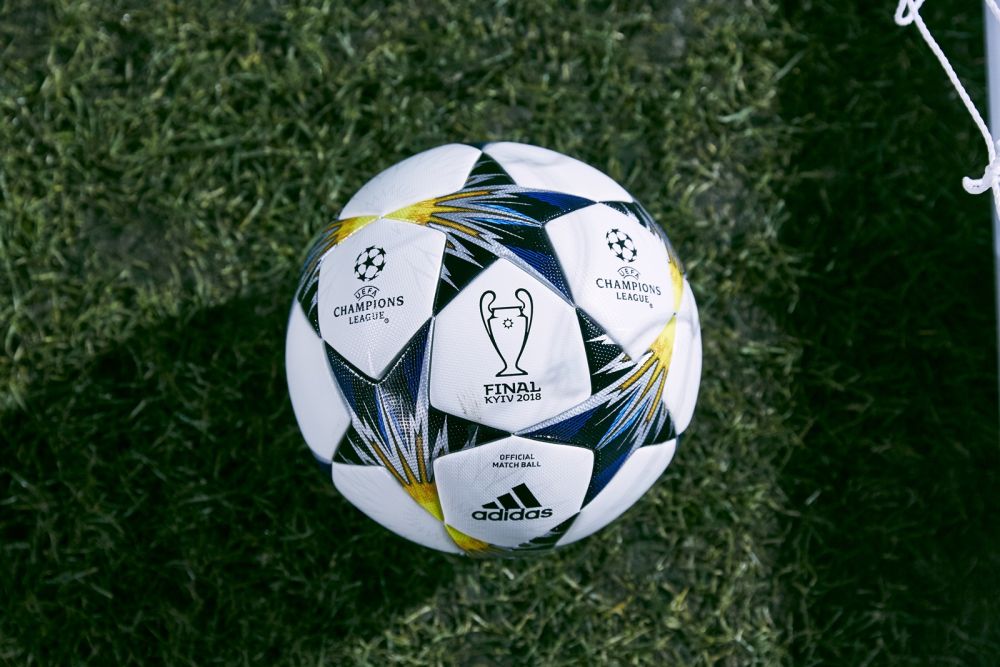 FOTO: Aceasta este mingea cu care se va juca in fazele eliminatorii din Liga Campionilor! De unde este inspirat design-ul_3