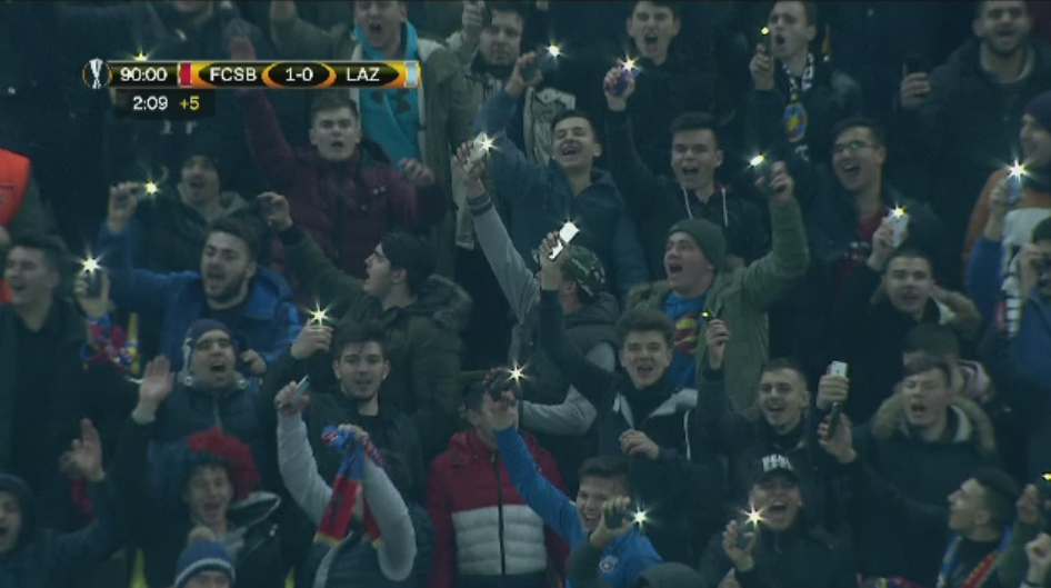 Lumina pentru fotbalul romanesc! VIDEO: Cat de frumos a fost momentul in care tribunele s-au luminat de bucurie_3