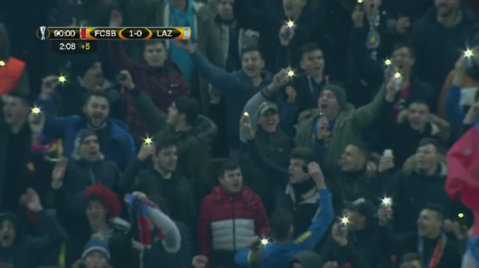 Lumina pentru fotbalul romanesc! VIDEO: Cat de frumos a fost momentul in care tribunele s-au luminat de bucurie_6