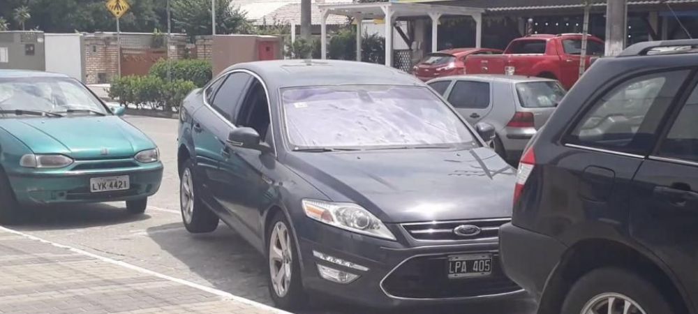 parcare paralela Ford Mondeo parcare laterala
