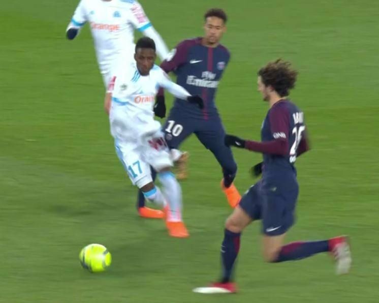 PANICA LA PARIS | Neymar s-a prabusit pe teren, in lacrimi! A fost scos cu targa, PSG a continuat derby-ul cu Marseille in 10 oameni_2