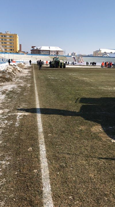 FOTO: Gheata a fost indepartata de pe gazon! Cum arata ACUM stadionul din Sibiu, cu 2 ore inainte de meci_4