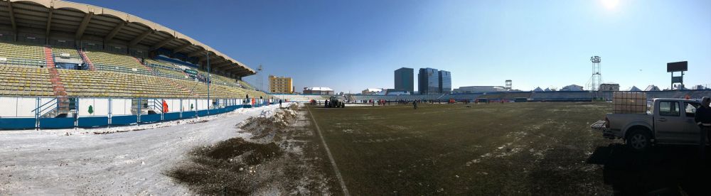 FOTO: Gheata a fost indepartata de pe gazon! Cum arata ACUM stadionul din Sibiu, cu 2 ore inainte de meci_7