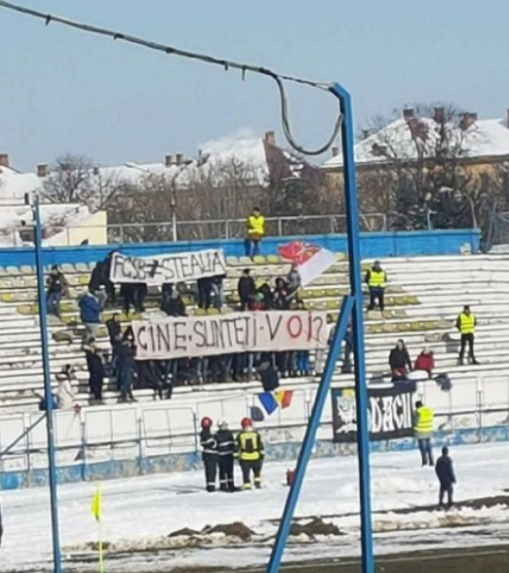Umiliti pe teren, ironizati in tribune! Ce banner au afisat niste suporteri sibieni la meciul de astazi: FOTO_1
