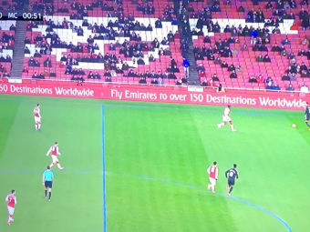 
	Imagine dezolanta: Emirates, asa cum nu l-am mai vazut! Fanii lui Arsenal protesteaza, conducerea inchide ochii: &quot;A fost sold-out!&quot;
