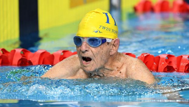 
	Un barbat de 99 de ani a reusit un nou record mondial la inot: &quot;Tocmai am fost martori la istorie!&quot; A depasit precedentul record cu 35 de secunde
