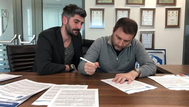 
	OFICIAL | Devis Mangia a semnat! Contract nou, pe trei ani, pentru antrenorul Craiovei &nbsp;
