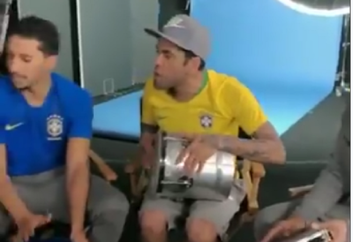 Super VIDEO: Brazilienii lui PSG si-au facut formatie si au cantat la prezentarea echipamentului pentru Mondial_1