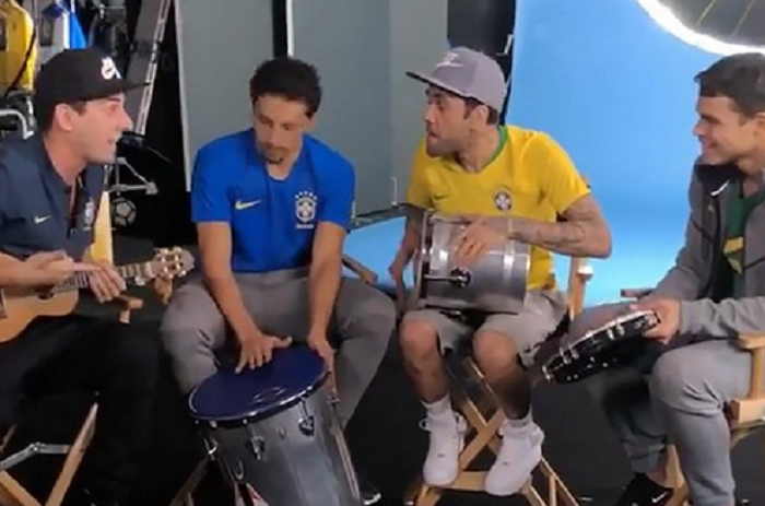 Super VIDEO: Brazilienii lui PSG si-au facut formatie si au cantat la prezentarea echipamentului pentru Mondial_11