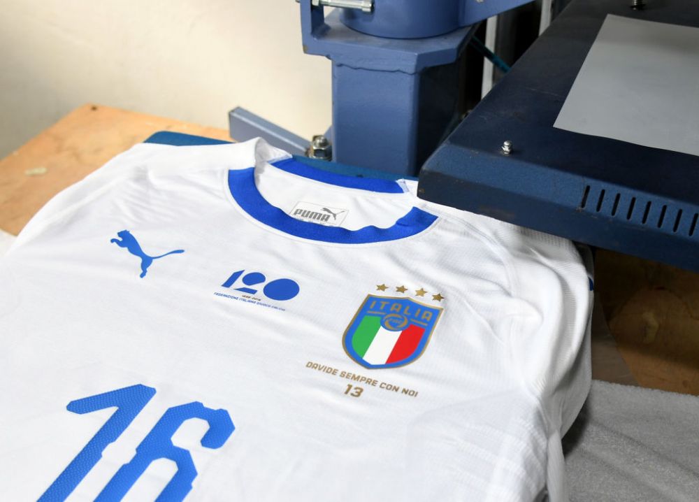 "Davide, mereu vei fi cu noi!" Gest SUPERB facut de jucatorii nationalei Italiei. Ce tricouri vor imbraca italienii pentru amicalele cu Argentina si Anglia FOTO_1