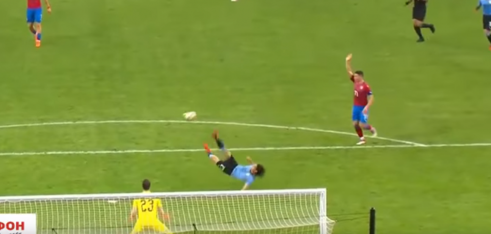 E voie cu d-astea?! :) Golazo marcat de Cavani in Uruguay - Cehia! Suarez a ajuns si el la cota 50: VIDEO_1