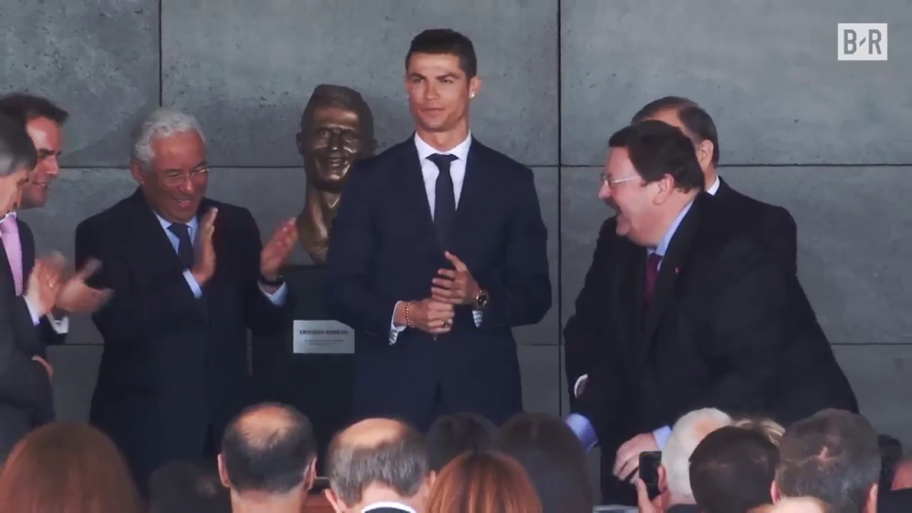 DRAMA artistului care i-a facut statuia lui Ronaldo! Prin ce a trecut dupa ce a fost IRONIZAT de toata planeta si cum a refacut-o. VIDEO_4