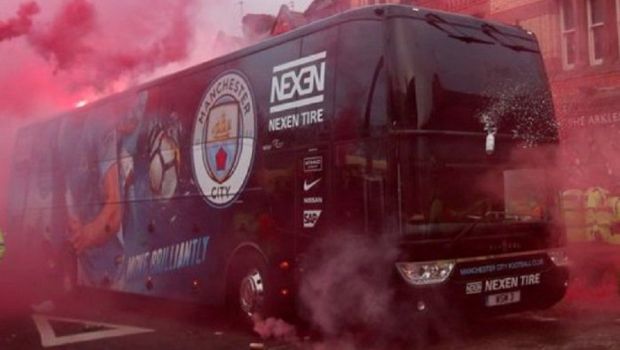 
	VIDEO | Imaginile HAOSULUI! Cum s-au vazut incidentele dinaintea meciului, din autocarul lui City
