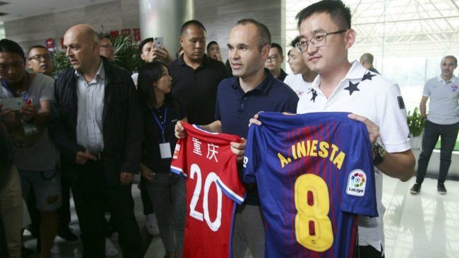 SURPRIZA! Unde va ajunge Iniesta dupa despartirea de Barcelona! A fost deja fotografiat cu tricoul viitoarei formatii_2