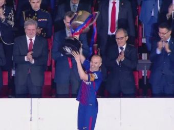 
	Gestul care arata clasa lui Messi! Ce i-a spus lui Iniesta, in momentul in care jucatorii Barcelonei au fost chemati sa ridice Cupa
