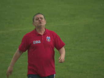
	Lacatus a cedat: s-a injurat cu un suporter, in fata camerelor TV! VIDEO // Steaua s-a intors in timp, pe o bomba de stadion din Ferentari
