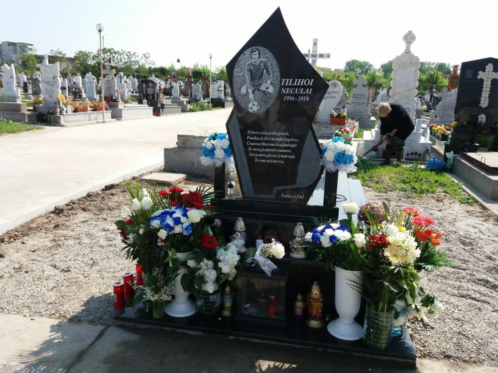 FOTO: Legendele Craiovei Maxima au fost prezente la parastasul de 40 de zile in memoria lui Nicolae Tilihoi_2