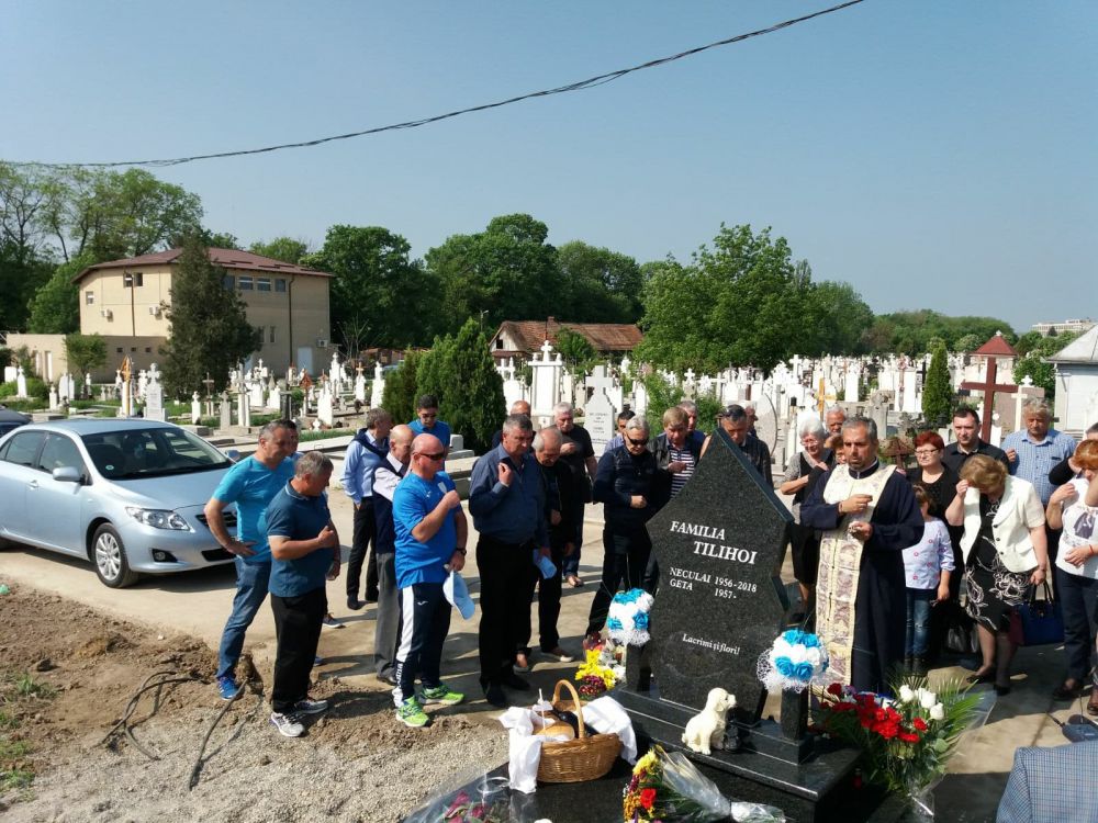 FOTO: Legendele Craiovei Maxima au fost prezente la parastasul de 40 de zile in memoria lui Nicolae Tilihoi_8