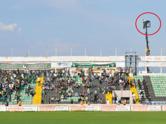 
	Era interzis pe stadion, dar a venit cu MACARAUA la meci! Imaginea zilei in Turcia. FOTO
