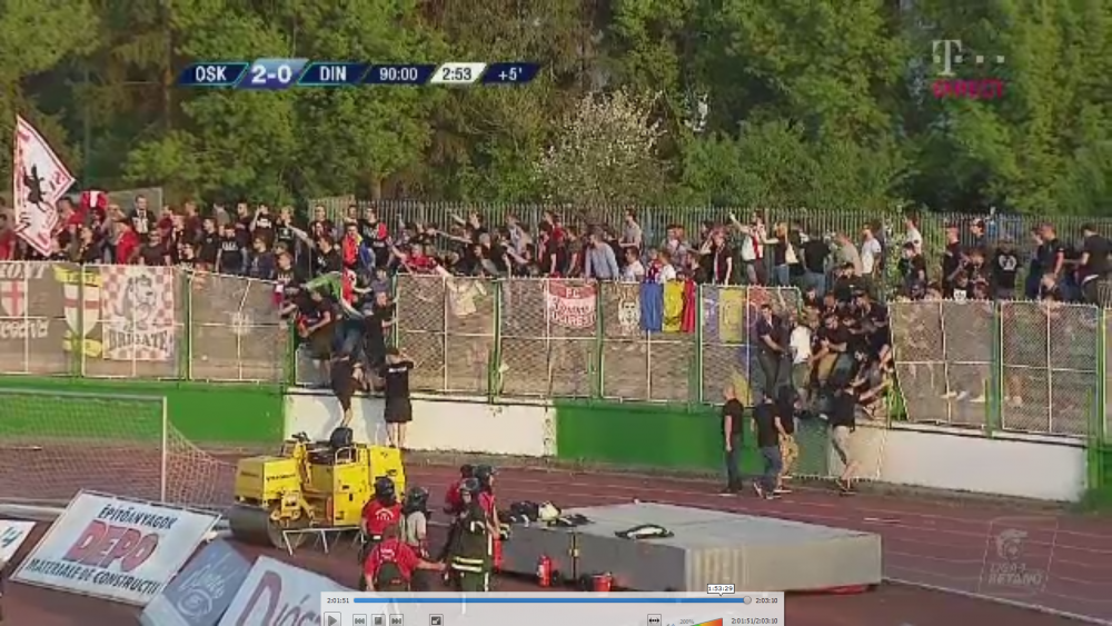 NEBUNIE la Sf. Gheorghe! Dinamovistii au furat un steag, Danciulescu a fost GAZAT! Imagini INCREDIBILE in Liga1_2