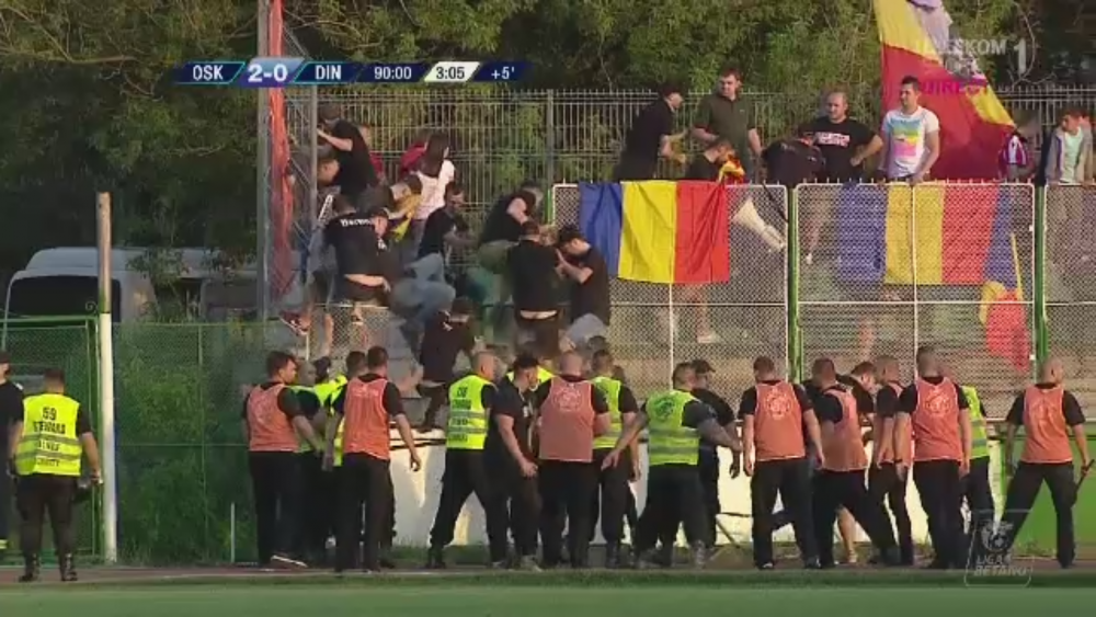 NEBUNIE la Sf. Gheorghe! Dinamovistii au furat un steag, Danciulescu a fost GAZAT! Imagini INCREDIBILE in Liga1_7