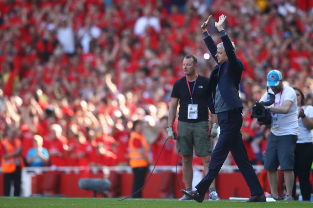 "Merci, Arsene". Wenger s-a despartit cu un 5-0 de Arsenal, la finalul unui meci emotionant! Jucatorii i-au oferit "garda de onoare"_6