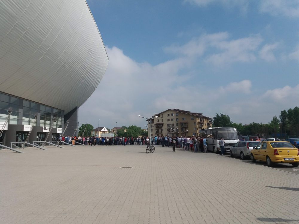 Scandal pe bilete la Craiova: "Hotii! Hotii!" Organizatorii, depasiti de cererea imensa. FOTO_2