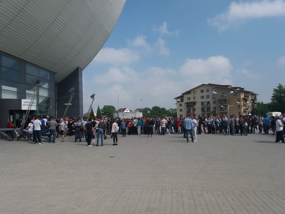 Scandal pe bilete la Craiova: "Hotii! Hotii!" Organizatorii, depasiti de cererea imensa. FOTO_3